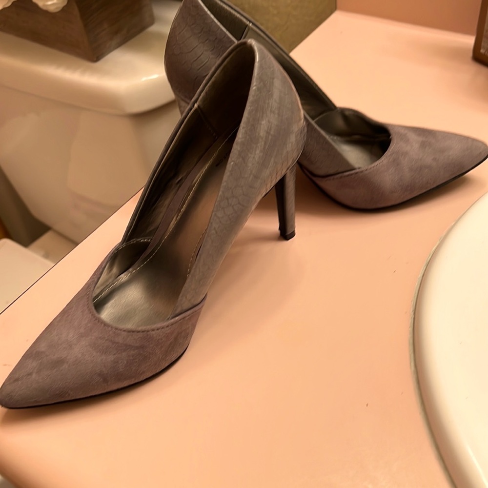Worthington size 6.0 gray pumps